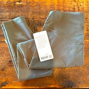 Lululemon Wunder Under 25”